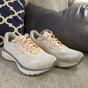 Brooks Sneakers